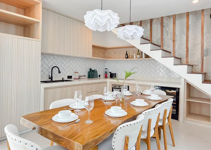 Burgundy - Twin In Berawa تْشانغو